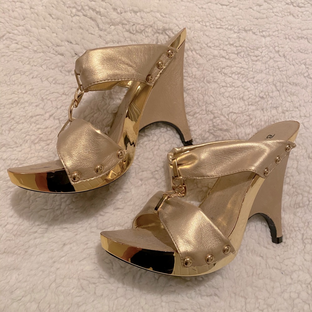 Gold Wedges
